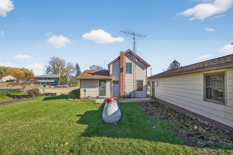 553 3rd Ave NE, Mazeppa, MN 55956