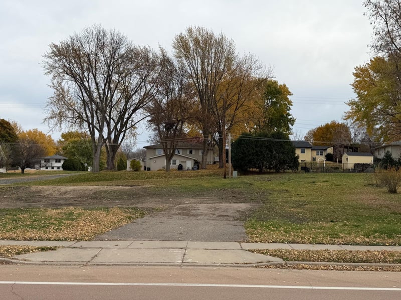 8101 Victoria Dr, Victoria, MN 55386