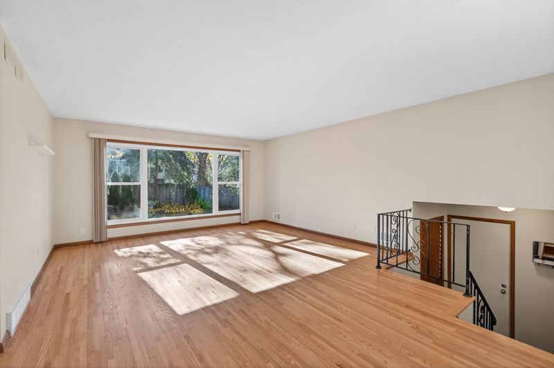 7149 Foxboro Ln, Woodbury, MN 55125
