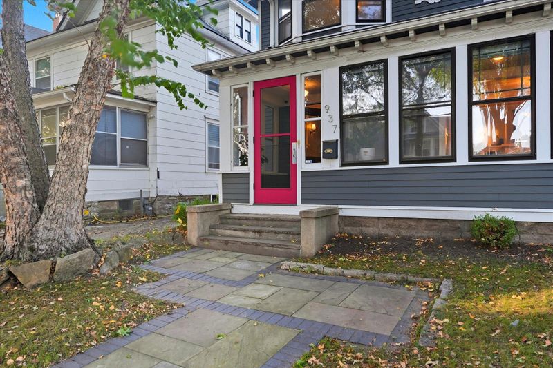 937 Hague Ave, Saint Paul, MN 55104