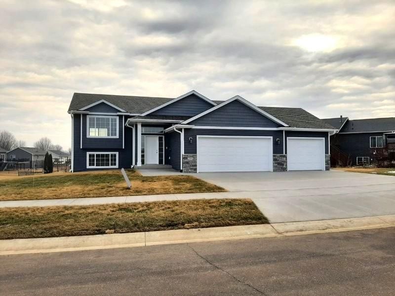 2104 6th Ave NE, Kasson, MN 55944