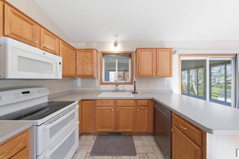 9100 Hampshire Ave N, Brooklyn Park, MN 55445