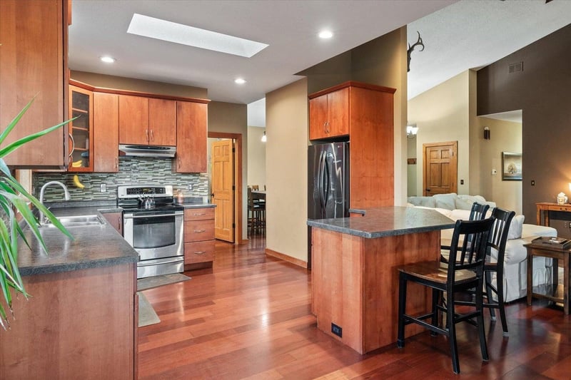 726 N 4th St, La Crescent, MN 55947
