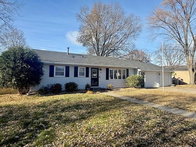 108 Schmahl Dr, Redwood Falls, MN 56283