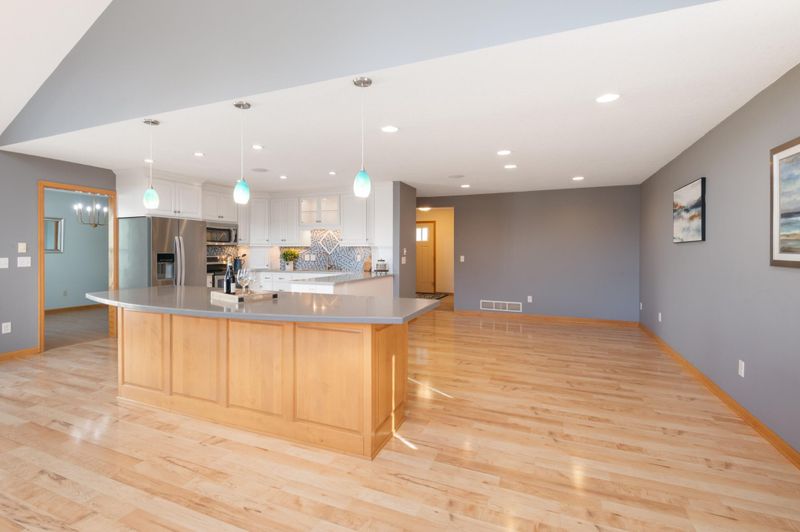 6583 Mistral Ln, Eden Prairie, MN 55346
