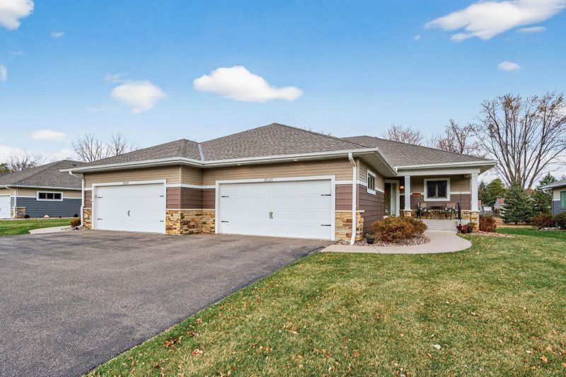 2021 Goodview Ave N, Oakdale, MN 55128