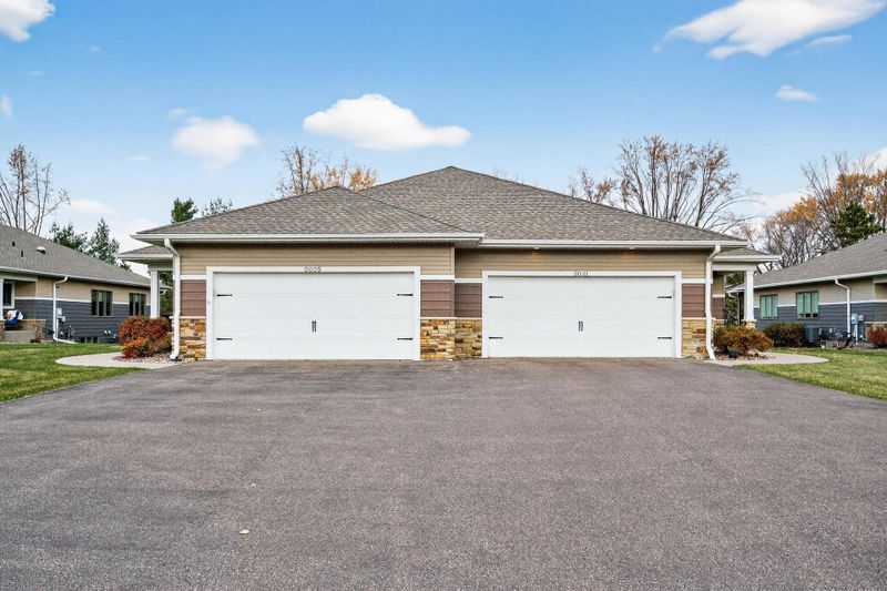 2021 Goodview Ave N, Oakdale, MN 55128