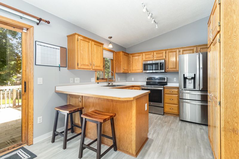 8345 Grace Ct, Victoria, MN 55386