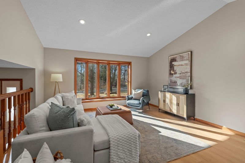 4550 Evergreen Dr, Vadnais Heights, MN 55127