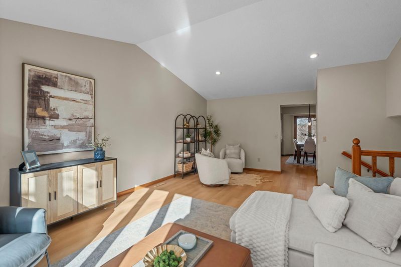 4550 Evergreen Dr, Vadnais Heights, MN 55127