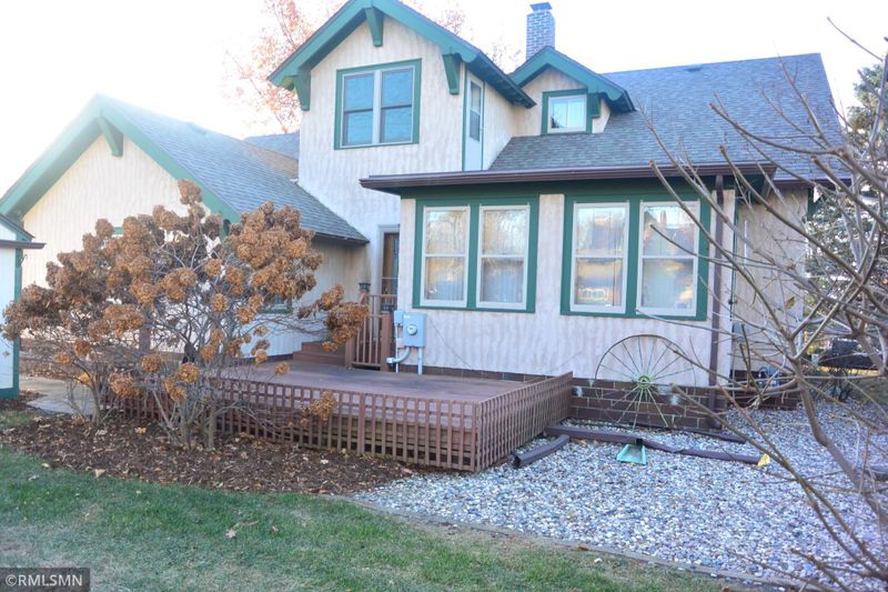 1227 11th St E, Glencoe, MN 55336
