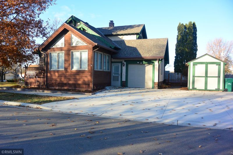 1227 11th St E, Glencoe, MN 55336