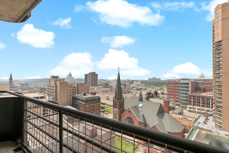 66 9th St E #1912, Saint Paul, MN 55101