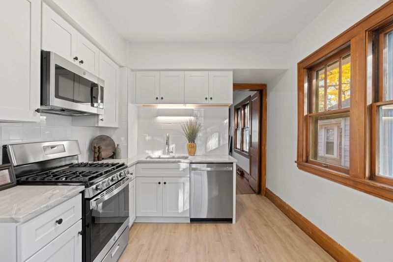 3935 Thomas Ave N, Minneapolis, MN 55412
