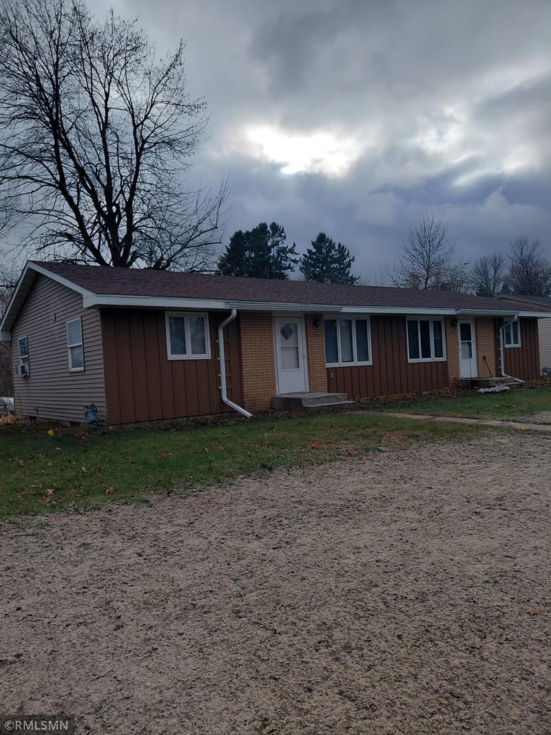 315 4th St NW, Braham, MN 55006