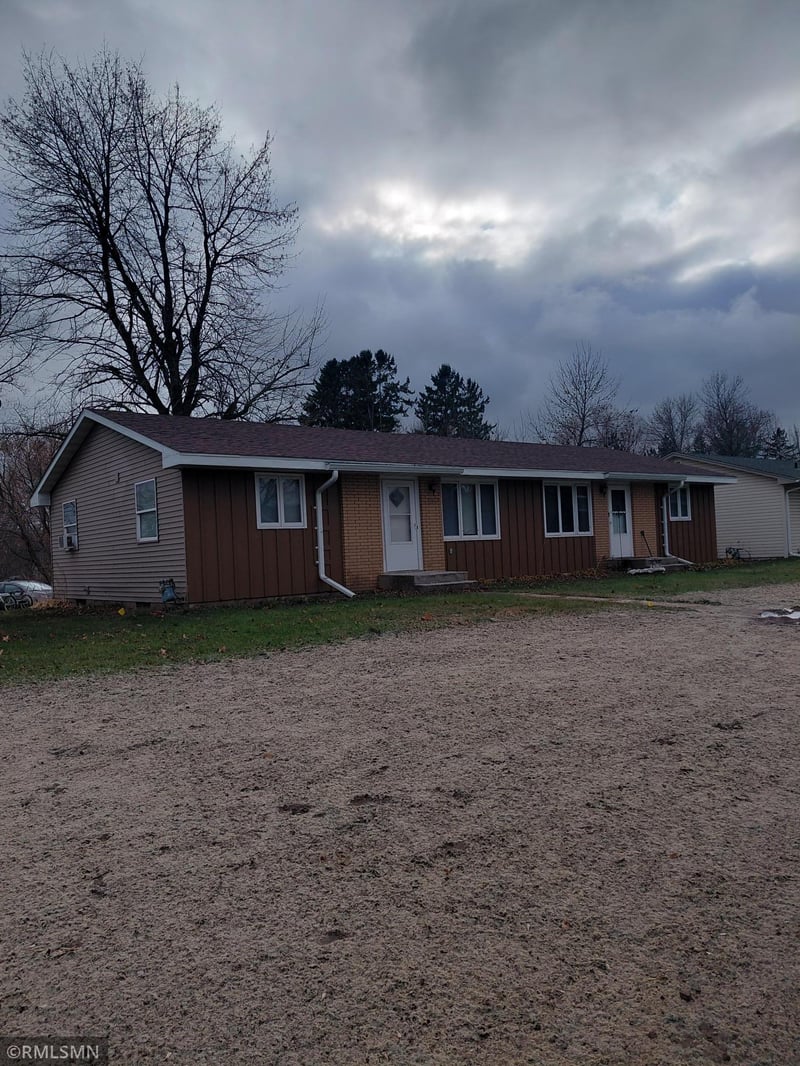 315 4th St NW, Braham, MN 55006