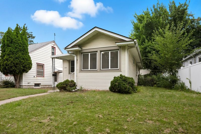 1207 5th St E, Saint Paul, MN 55106