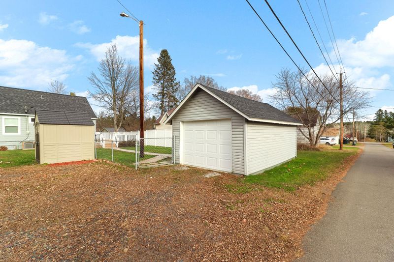 405 1st St, Sandstone, MN 55072