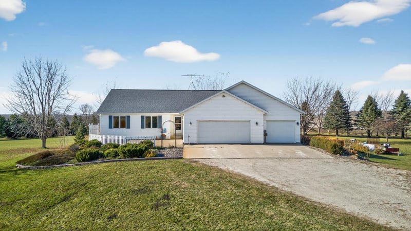 59879 185th Ave, Dodge Center, MN 55927