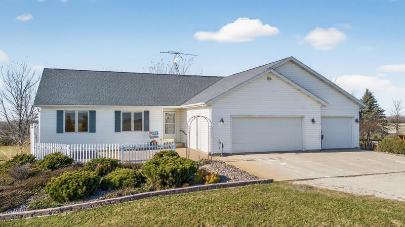 59879 185th Ave, Dodge Center, MN 55927