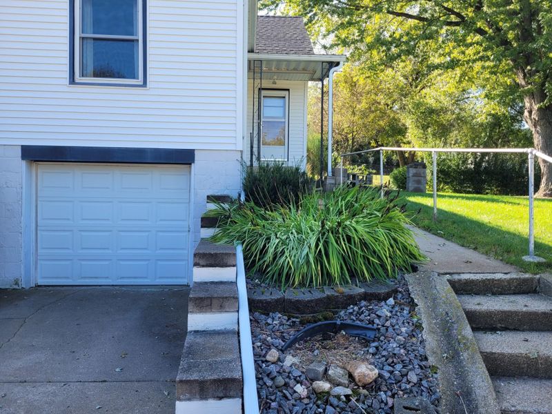 327 4th St N, Delano, MN 55328