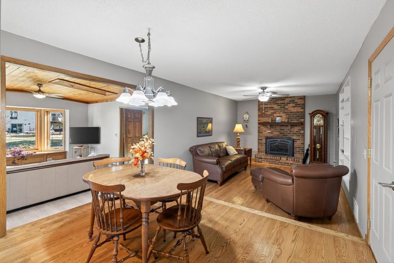 15716 Hayes Trl, Apple Valley, MN 55124