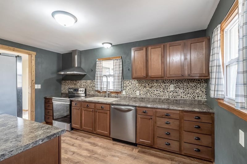 300 Pleasant St E, Amboy, MN 56010