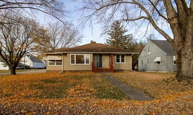300 Pleasant St E, Amboy, MN 56010
