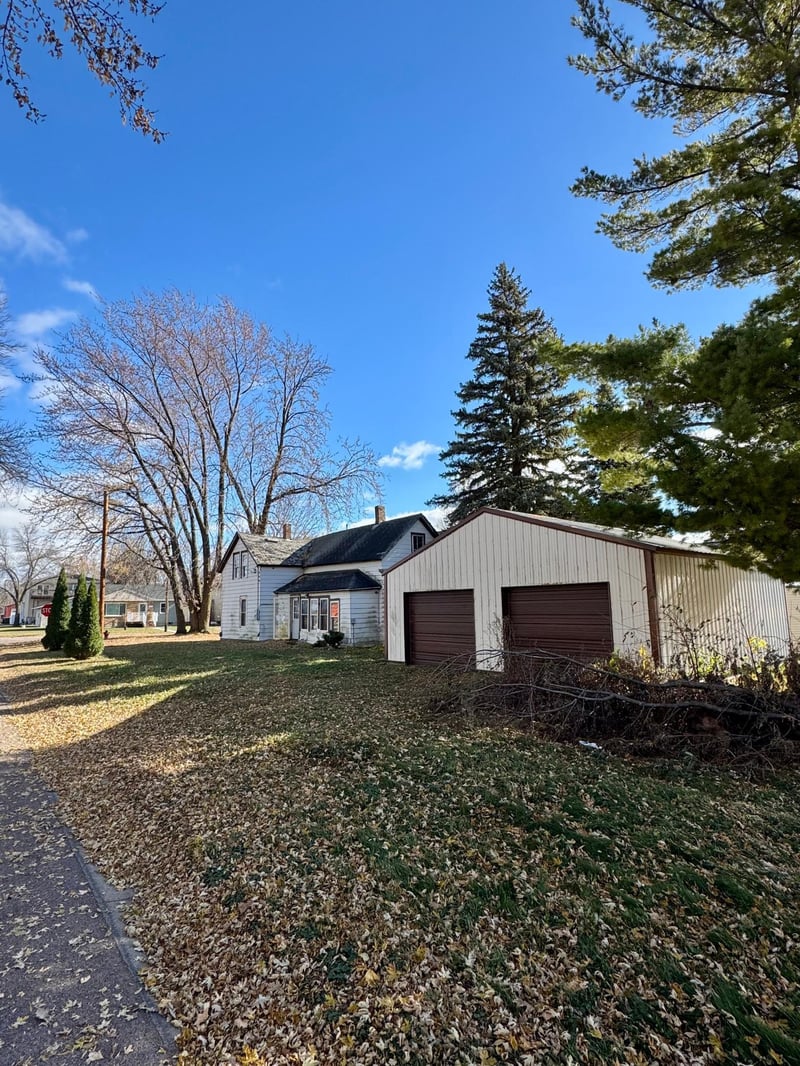 200 7th St, Madison Lake, MN 56063