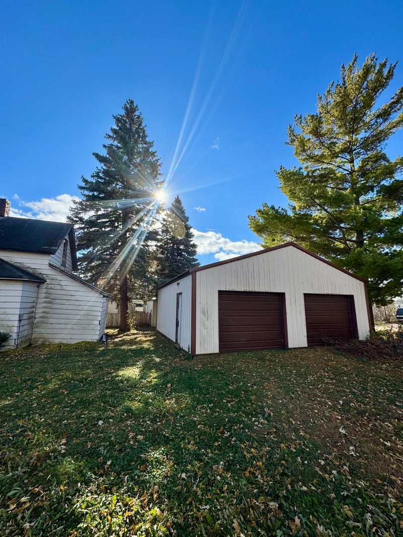 200 7th St, Madison Lake, MN 56063