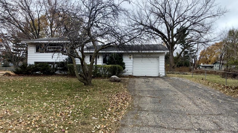 1460 Dixon Dr, Saint Paul Park, MN 55071