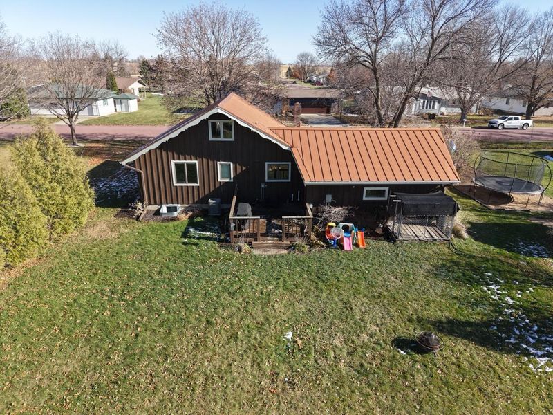 2450 Douglas St, Windom, MN 56101