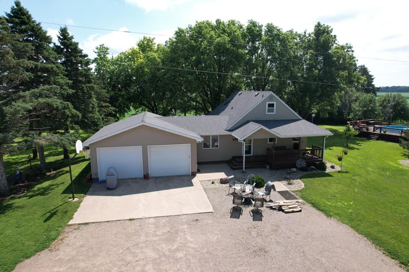 6045 20th St SW, Montevideo, MN 56265