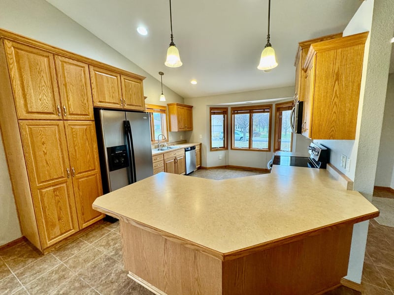 701 Simplicity Dr #B, Ellendale, MN 56026