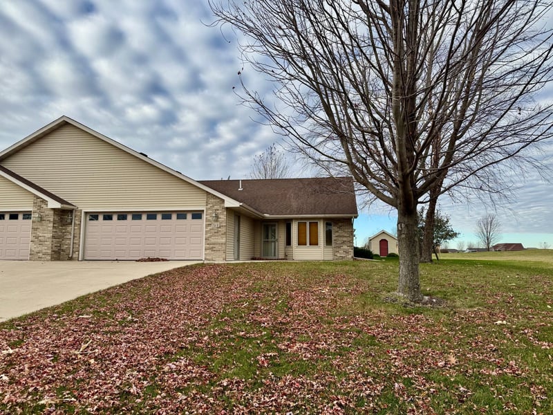 701 Simplicity Dr #B, Ellendale, MN 56026