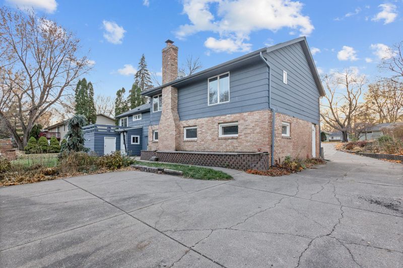 10633 Russell Ave S, Bloomington, MN 55431
