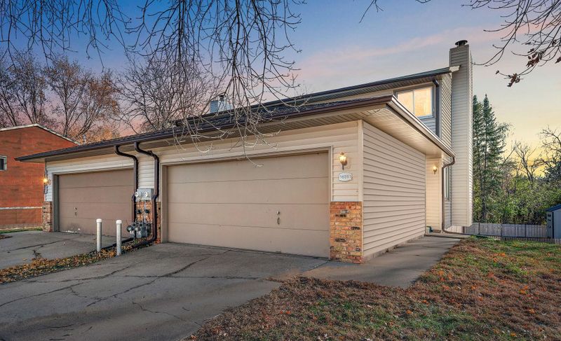 16591 Terrey Pine Dr, Eden Prairie, MN 55347