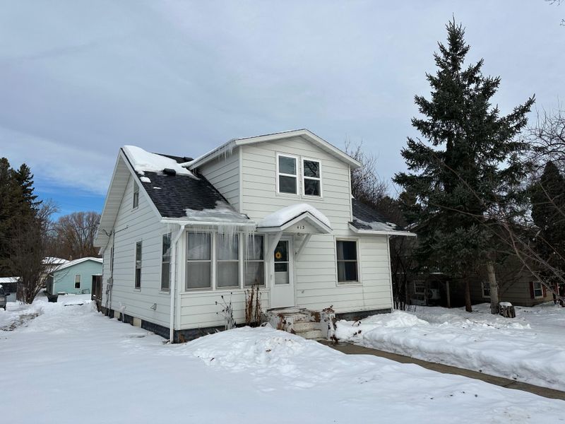 413 4th St SW, Crosby, MN 56441