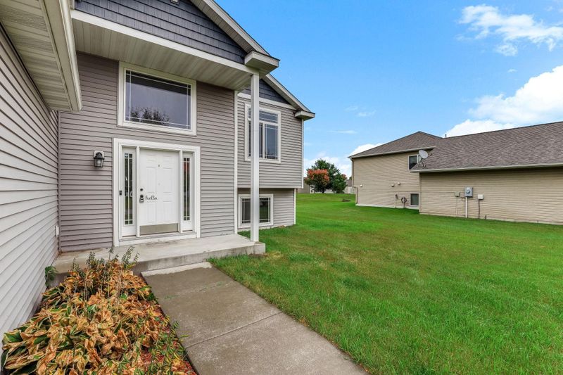 1006 Marion St SE, Isanti, MN 55040