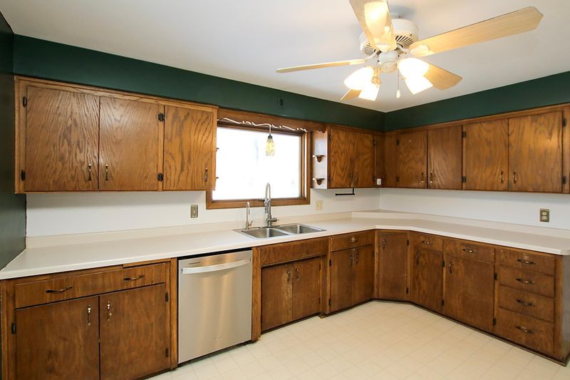 800 Sumac Ln, Glencoe, MN 55336