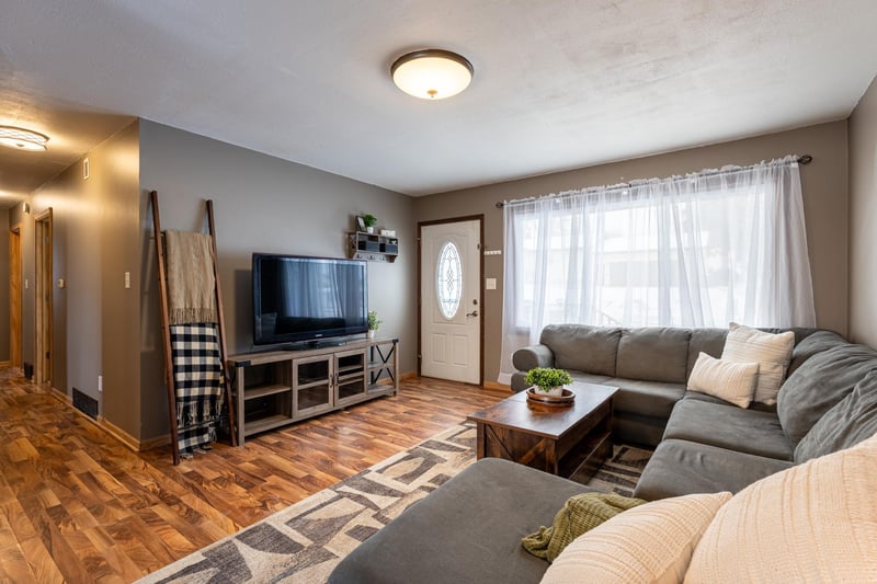 204 S 3rd St, Goodhue, MN 55027