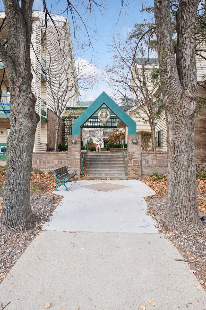 7610 York Ave S #3302, Edina, MN 55435