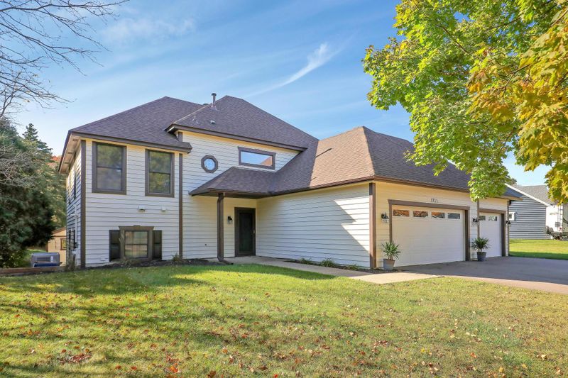 3721 Windtree Dr, Eagan, MN 55123