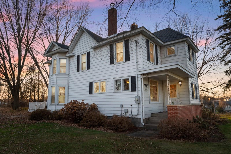 1045 Grove St, Cumberland, WI 54829
