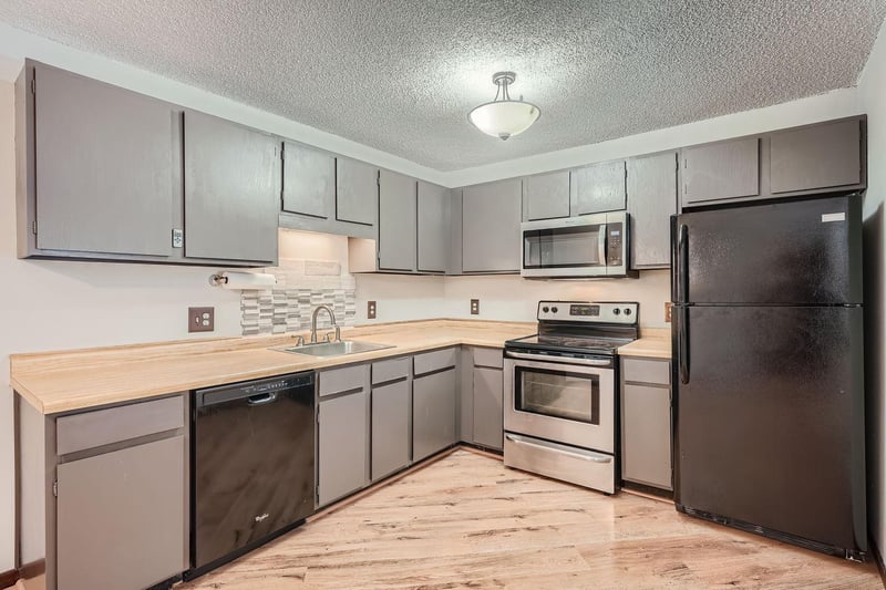 1700 Four Oaks Rd #314B, Eagan, MN 55121