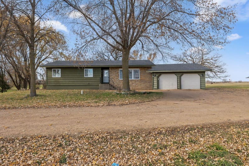 3378 230th St, Winsted, MN 55395