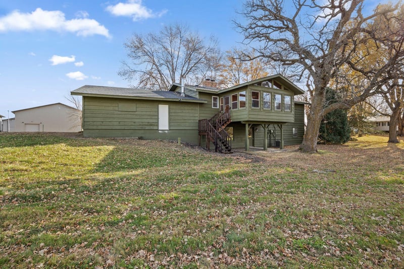 3378 230th St, Winsted, MN 55395