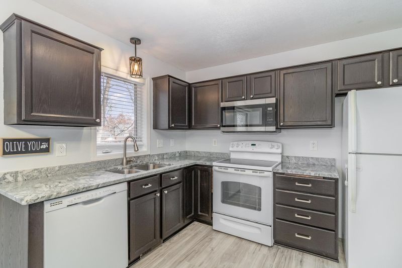 809 Spruce St, Farmington, MN 55024