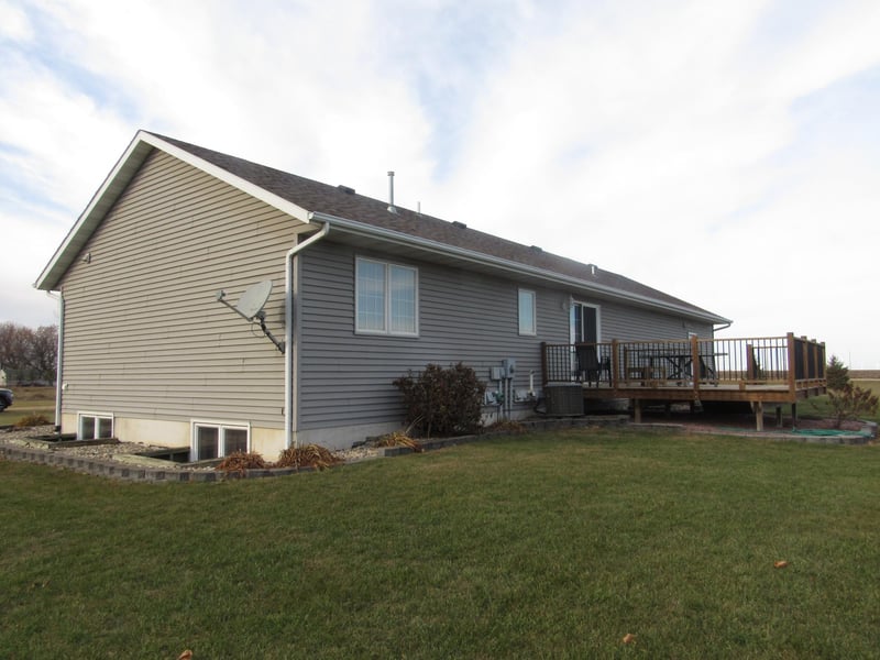 408 Ludlow Ave, Rushmore, MN 56168