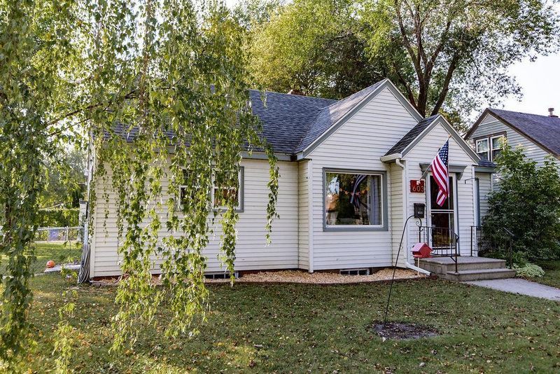 603 12th St N, Moorhead, MN 56560